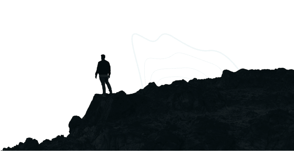 Man die op berg staat